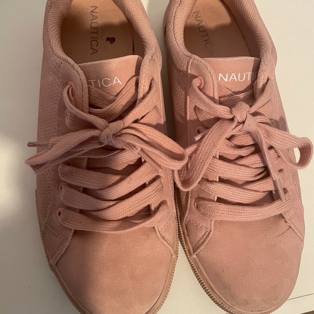 Cute pink suade skater sneeks!